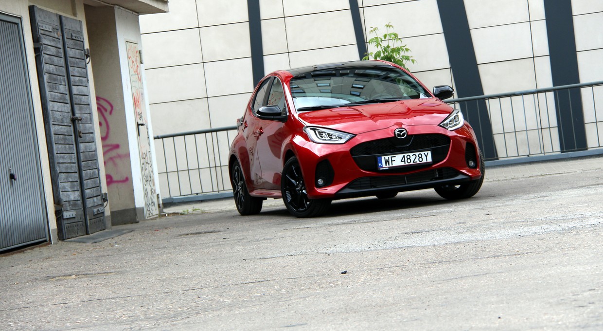 Mazda2 Hybrid to uznana hybryda. Podobieństwo nie jest przypadkowe