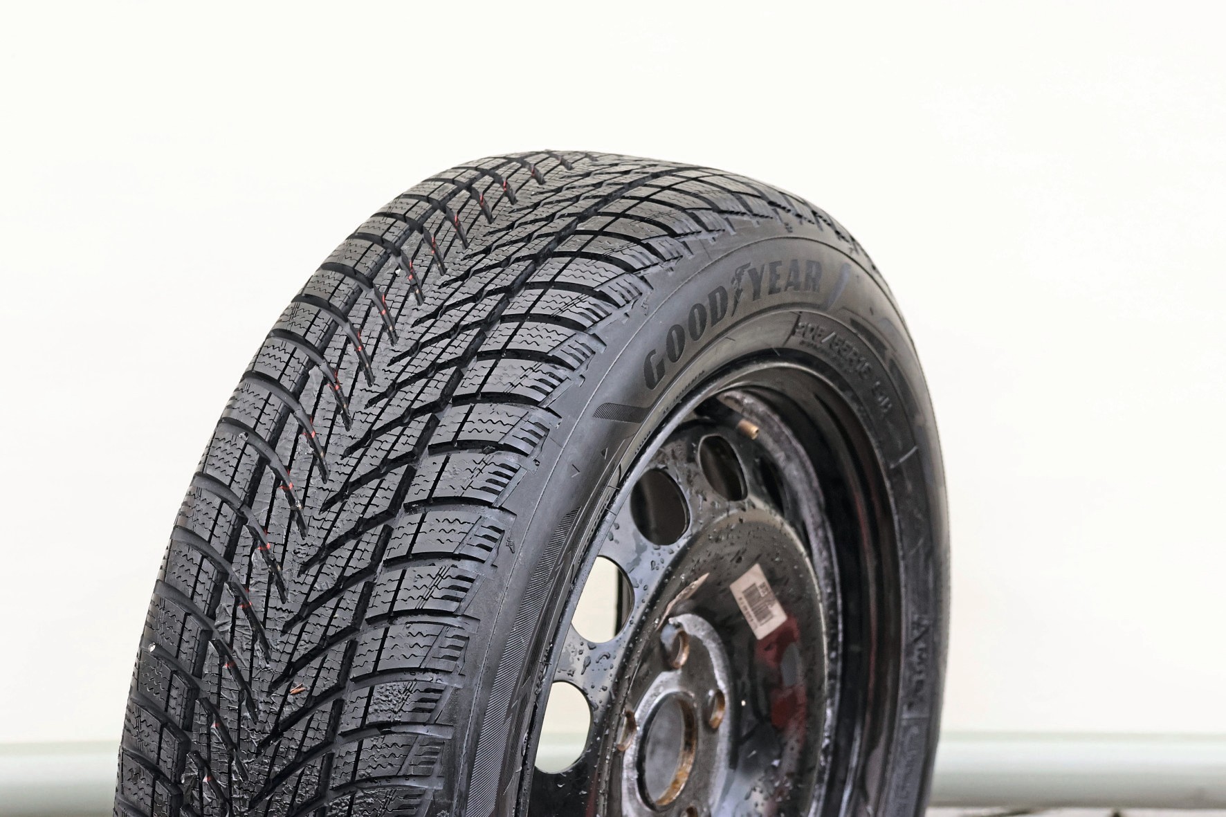 Goodyear UltraGrip Performance 3