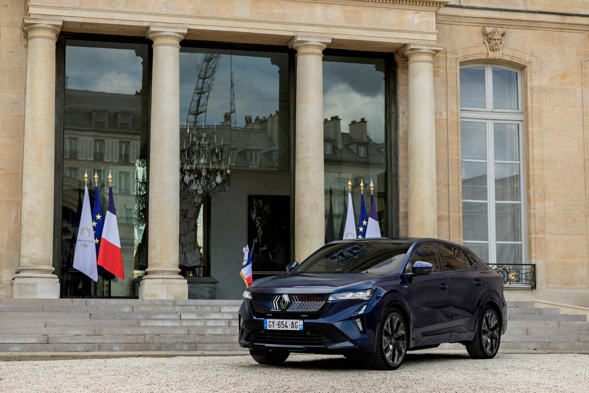 Renault Rafale zostało nową limuzyną prezydencką Emmanuela Macrona