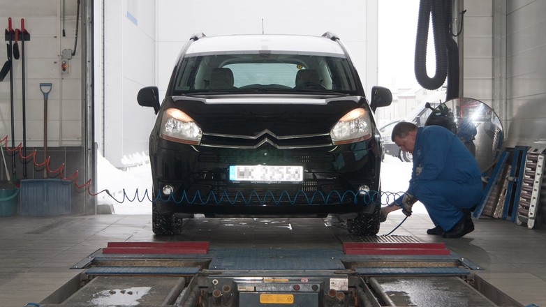 Kiedy auto trafi na dodatkowe badanie  techniczne?