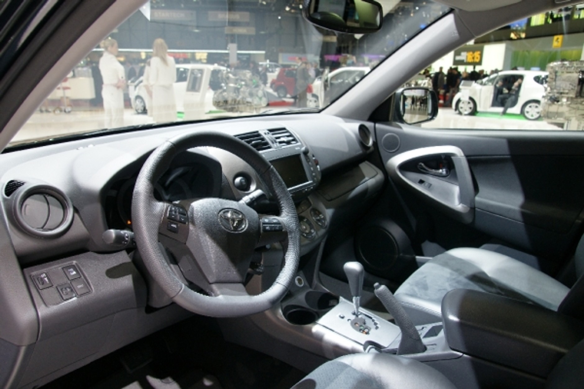 Genewa 2010: 128 premier światowych i 32 europejskie (Galeria)