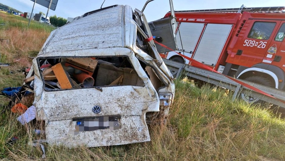 Obraz pochodzący z serwisu https://warminsko-mazurska.policja.gov.pl/ol/aktualnosci/121720,W-wypadku-busa-na-drodze-ekspresowej-S7-zginely-2-osoby.html