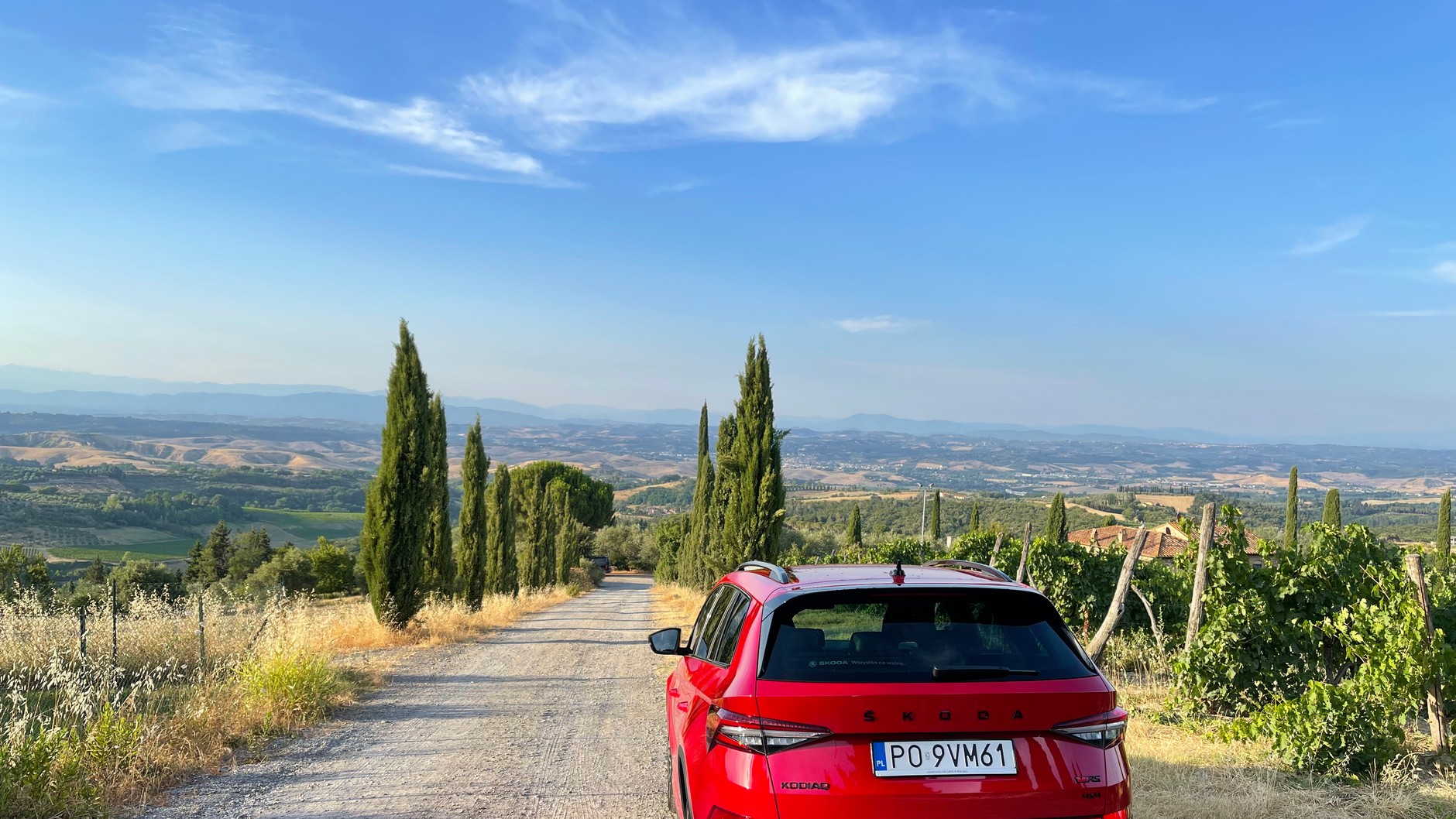 19-centymetrowy prześwit, napęd 4x4 i tryb Off Road pozwalają na swobodne pokonywanie takich tras