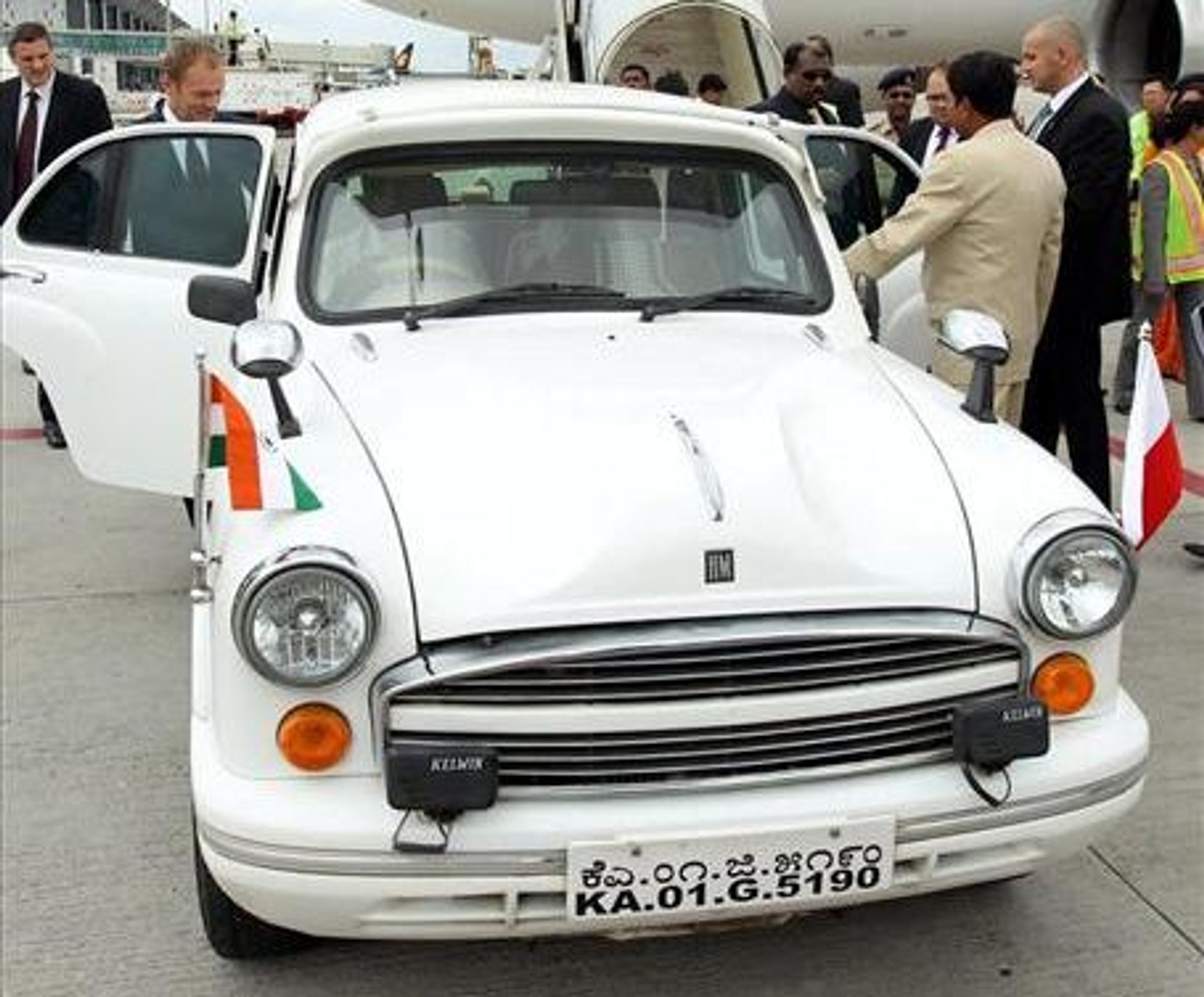 Czym wozili premiera Tuska w Indiach?