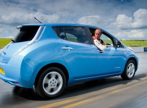 Nissan Leaf najszybszy na wstecznym?