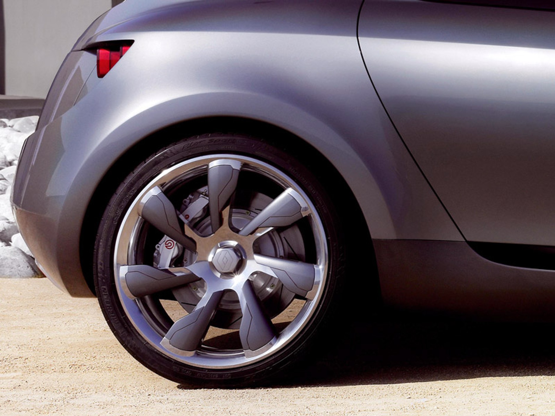 Genewa 2008: Renault Megane Coupe Concept - rewolucja! (fotogaleria + wideo)