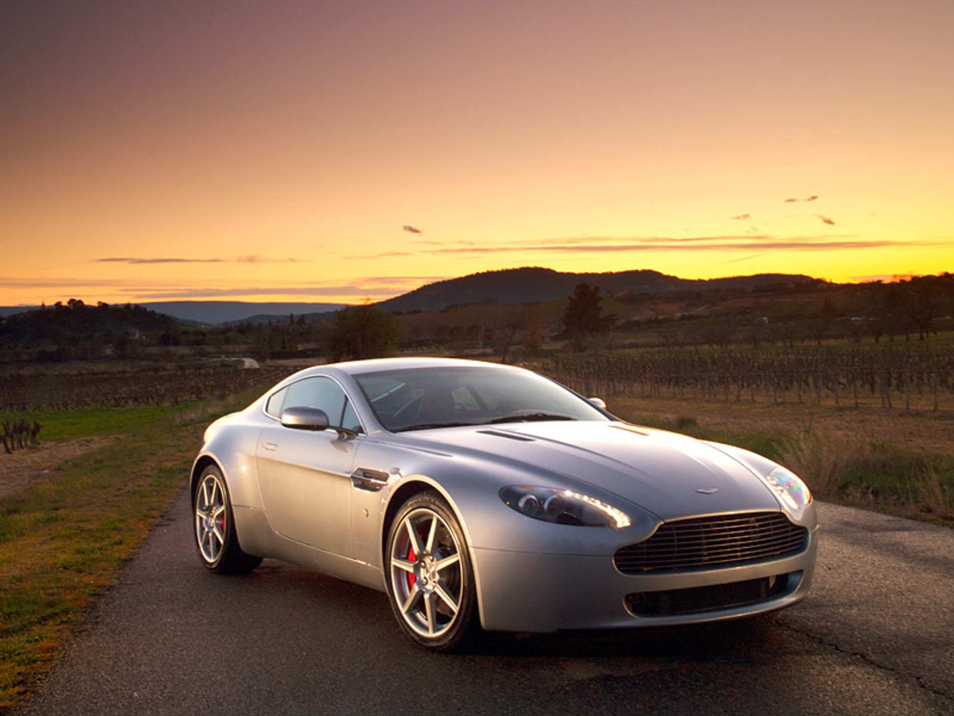 Aston Martin V8 Vantage: mocniejszy i szybszy