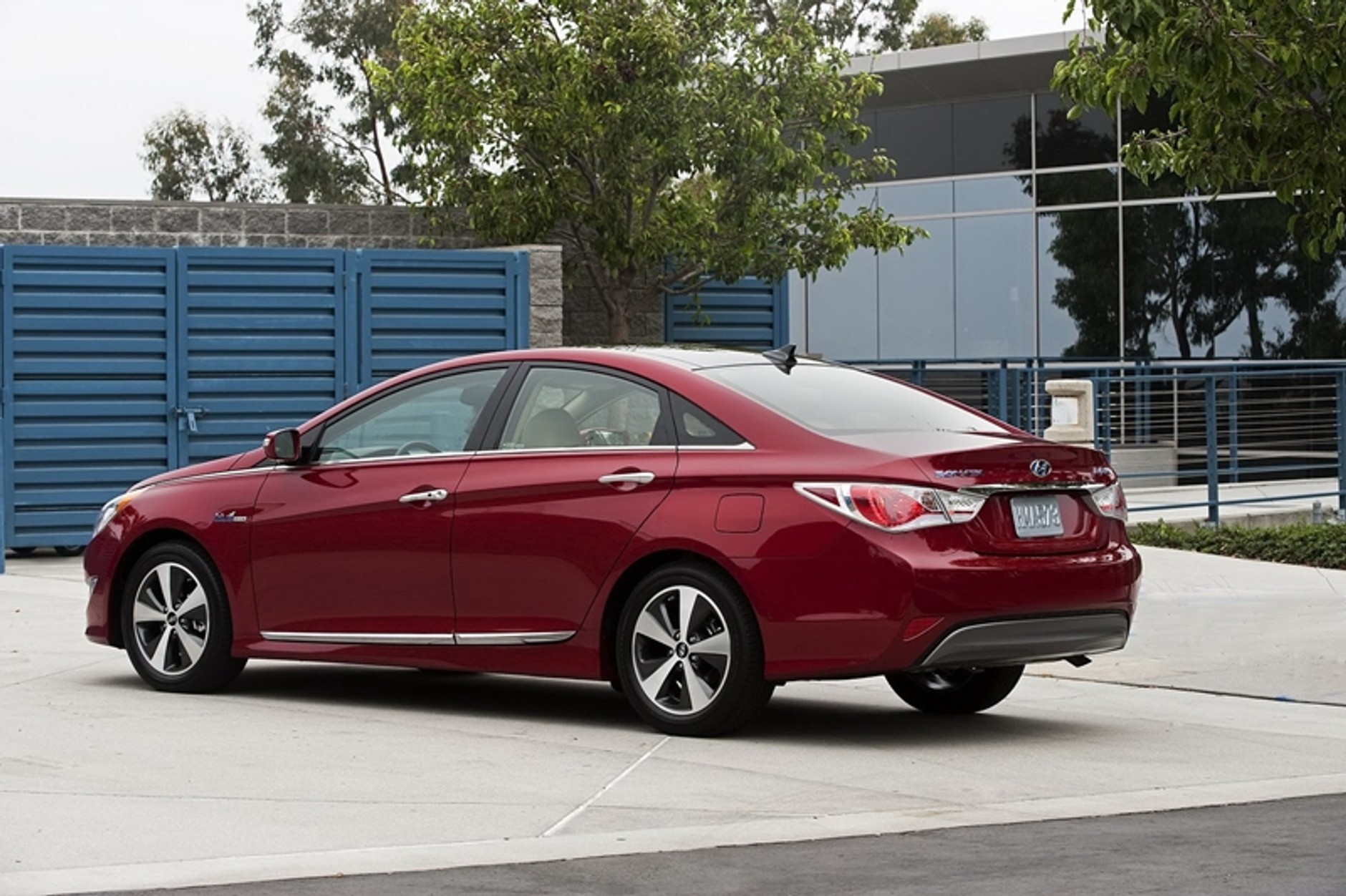 Hyundai i40 na Ciebie patrzy