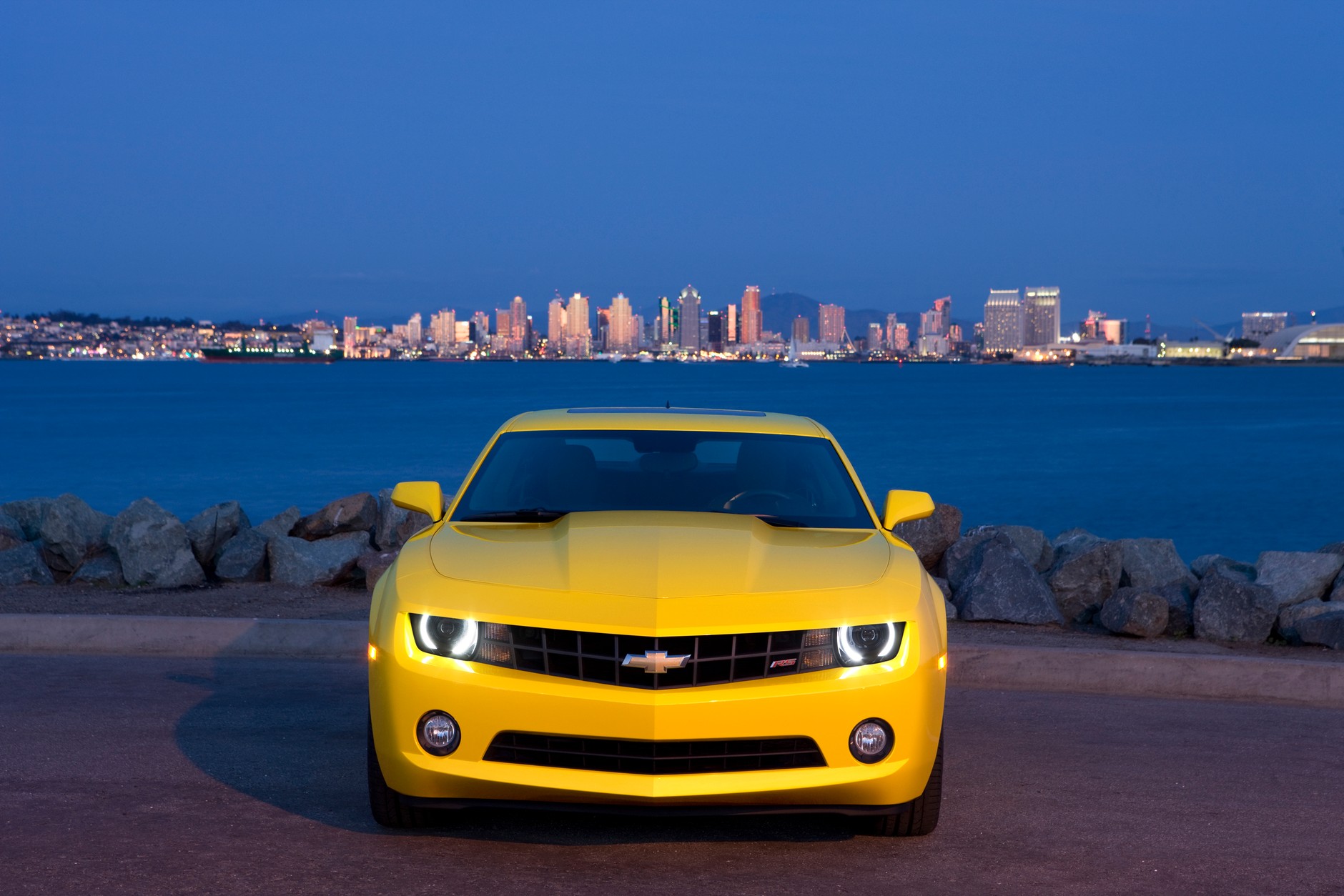 Chevrolet Camaro nadaje tempo segmentowi samochodów sportowych w USA