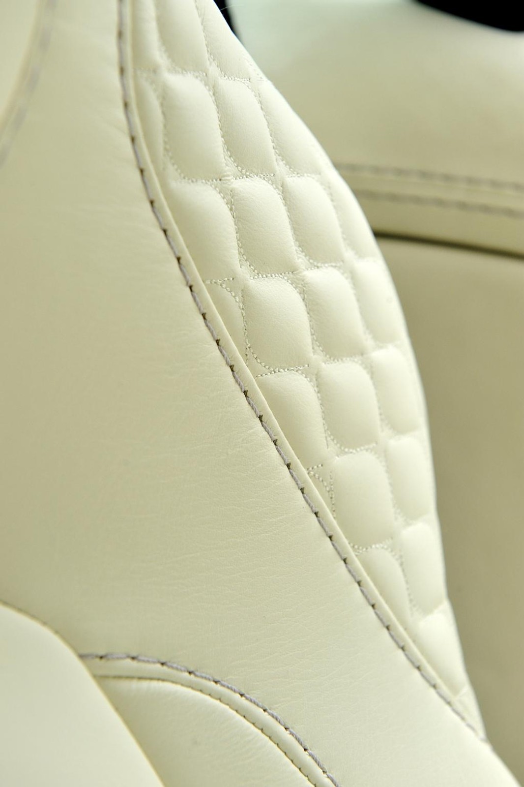 Jak jeździ Aston Martin Vanquish?