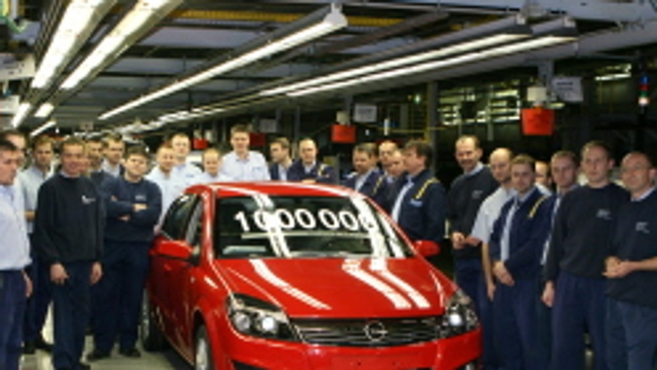 GM: w Gliwicach zjechał z taśmy milionowy samochód - model Astra III Sedan
