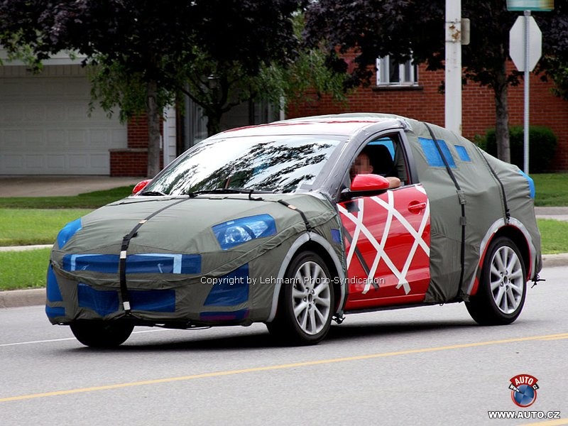 Zdjęcia szpiegowskie: Mazda3 w 2010 roku