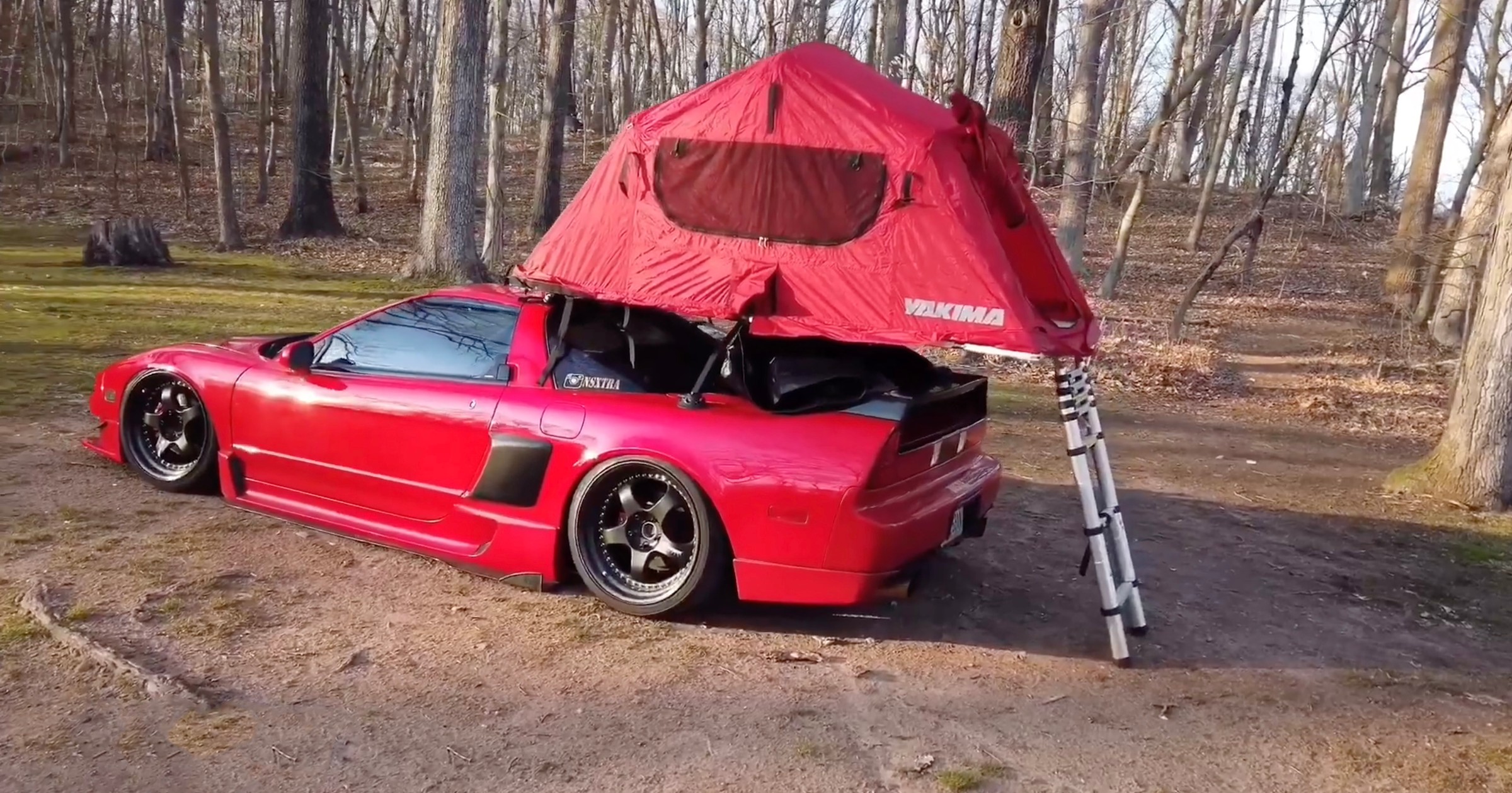 Honda NSX z namiotem