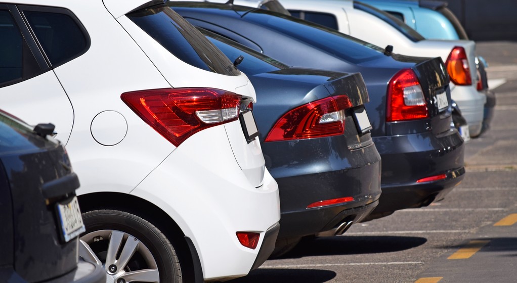 Bilet parkingowy został wydrukowany o 9:23, a mandat wystawiony został o godz. 9. 26