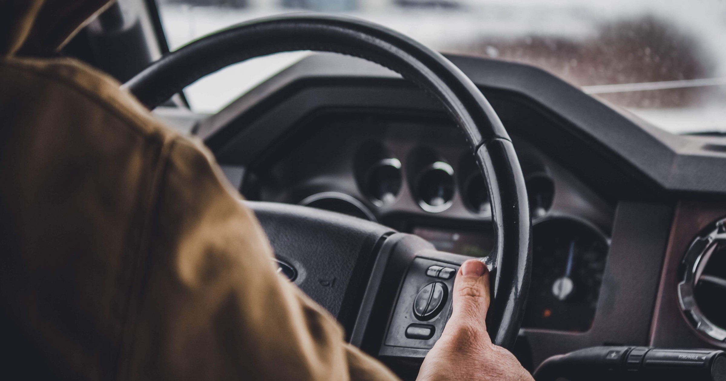 Zimowe wyposażenie samochodu, które teraz docenisz