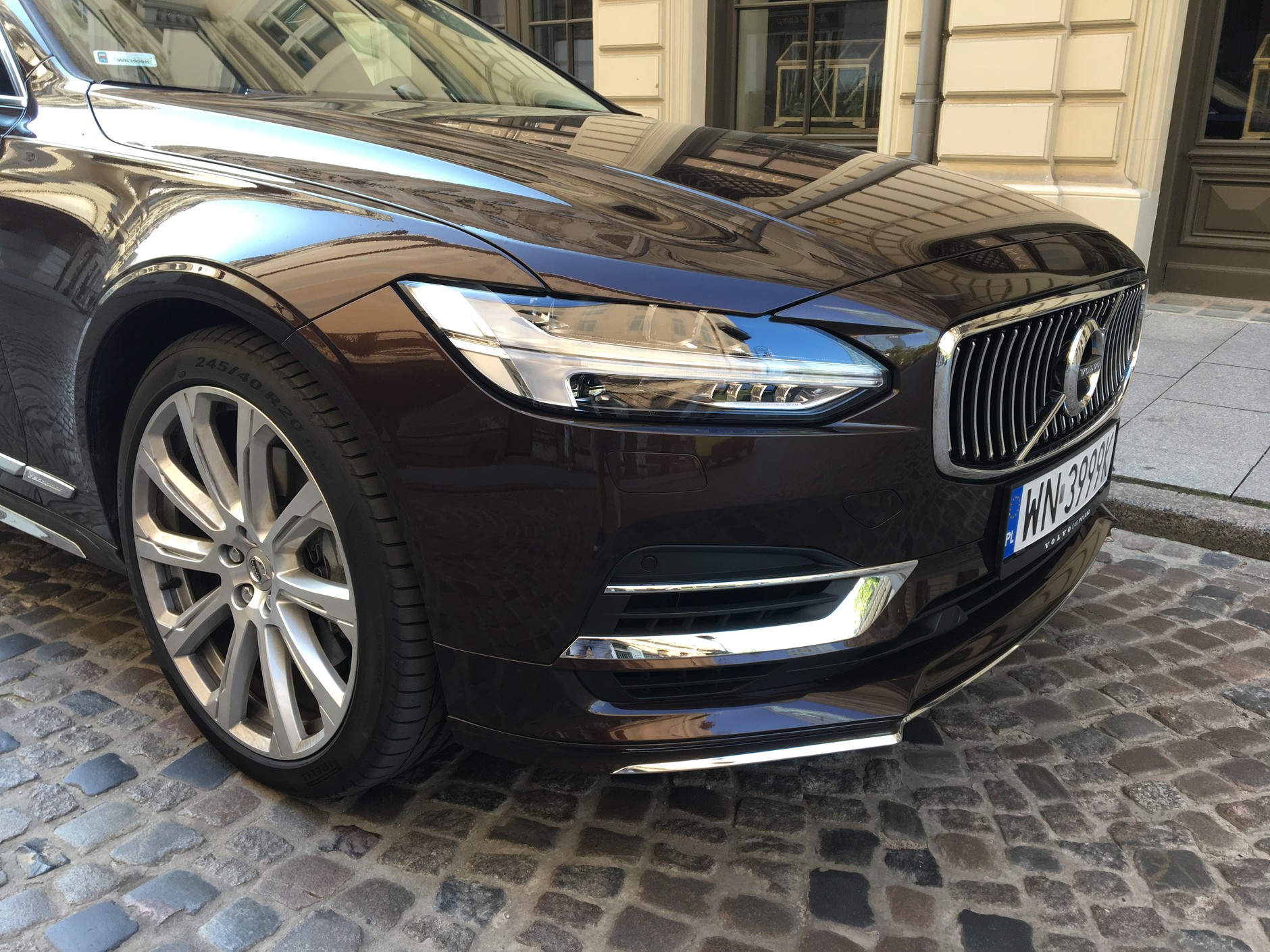 Volvo S90 T8 Inscription – Hybryda nie do oszczędzania