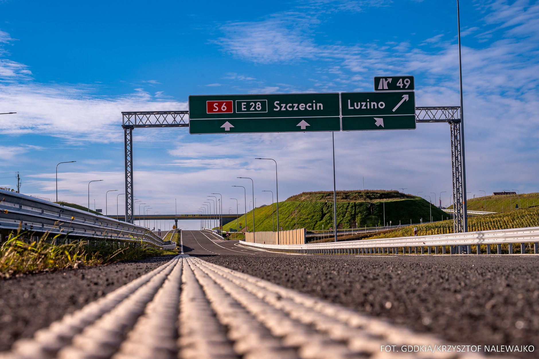 Nasze drogi są nowoczesne, szerokie i bezpieczne. Tylko my jakoś nie do końca dobrze z nich korzystamy