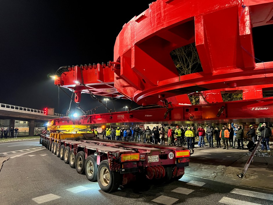 Transport gigantycznej maszyny TBM w Warszawie