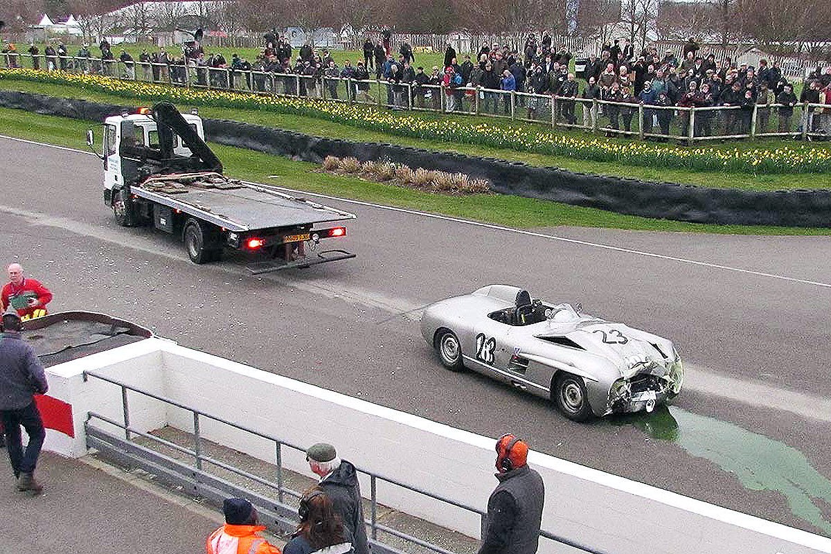 Crash Mercedesa 300 SLS z Jaguarem