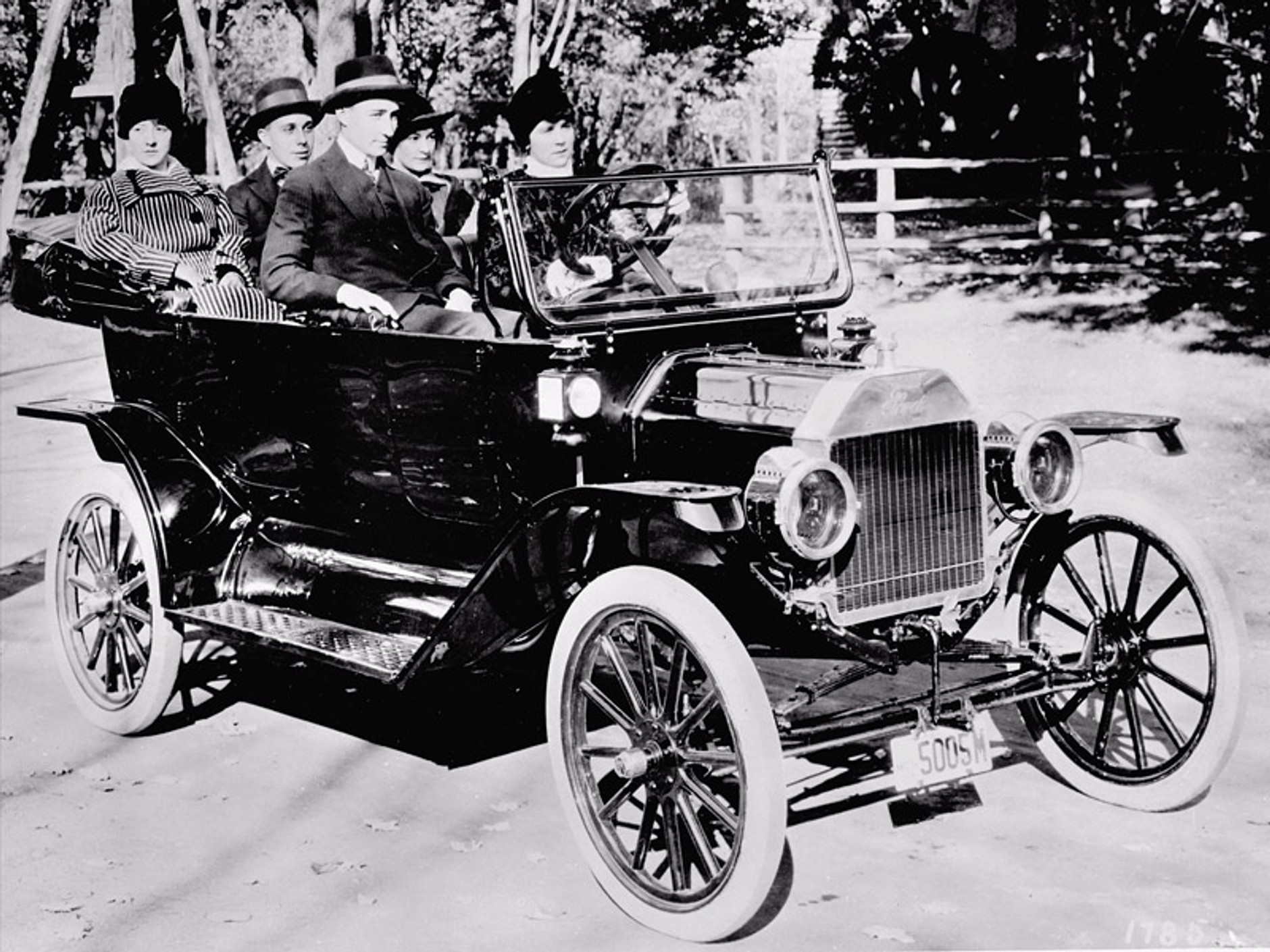 Ford Model T ma sto lat, na zlot przyjechało 750 (fotogaleria)