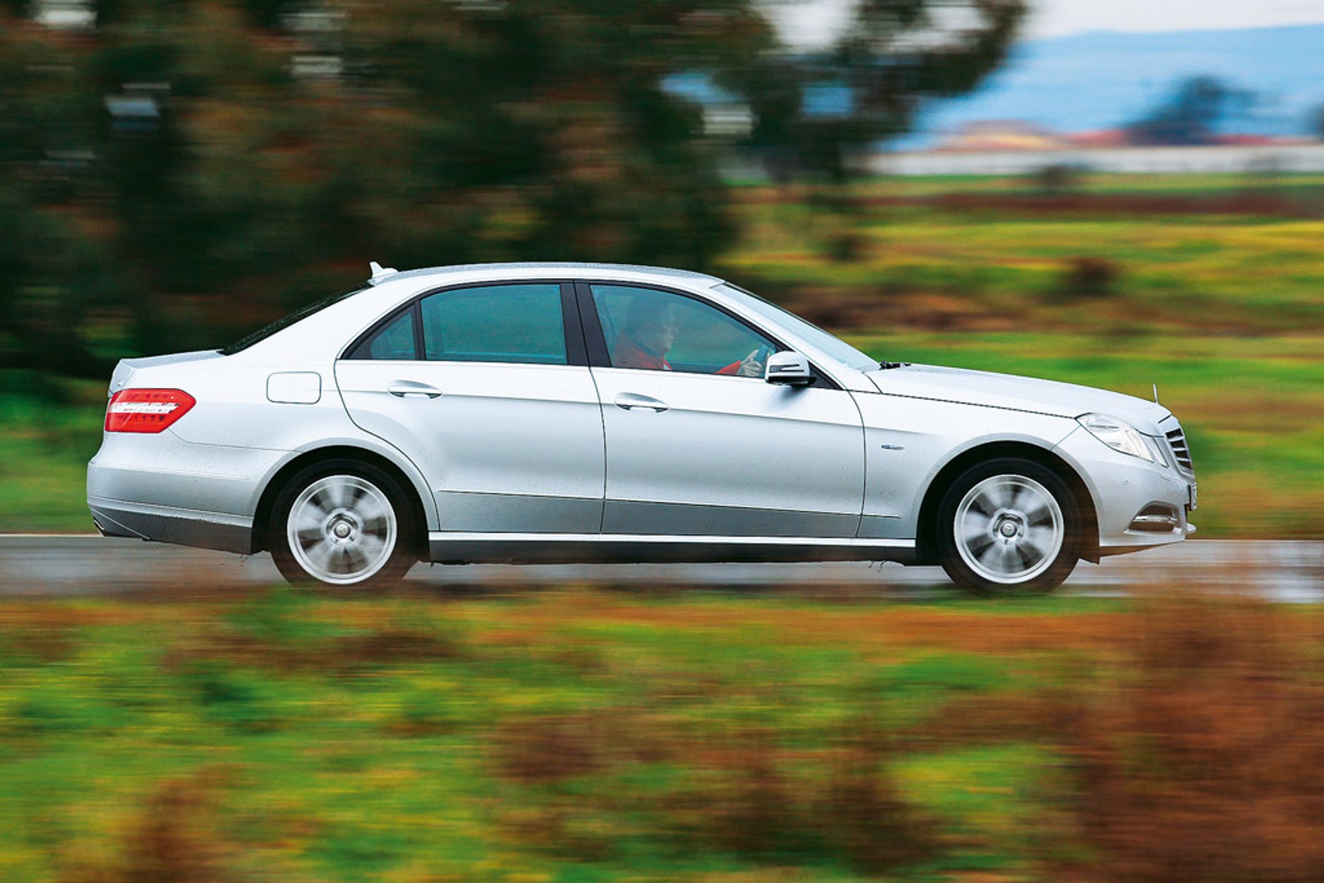 Audi A6 kontra BMW 5 i Mercedes klasy E: klasowe starcie odwiecznych rywali