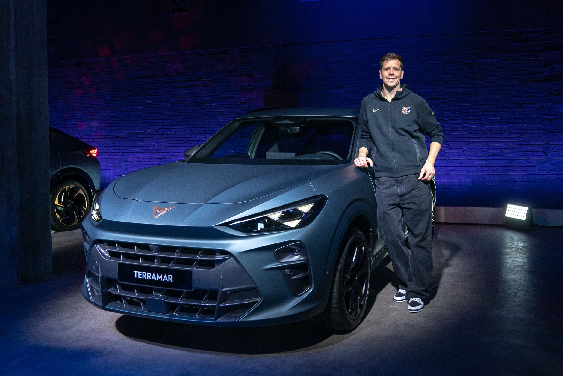 Wojciech Szczęsny i Cupra Terramar VZ eHYBRID