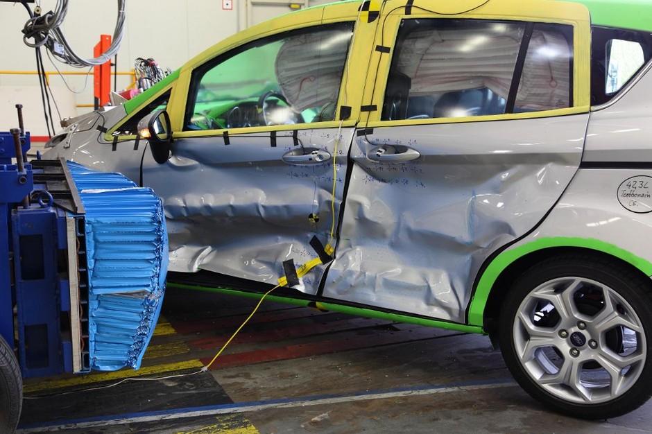 Czy nowy Ford B-MAX jest bezpieczny?