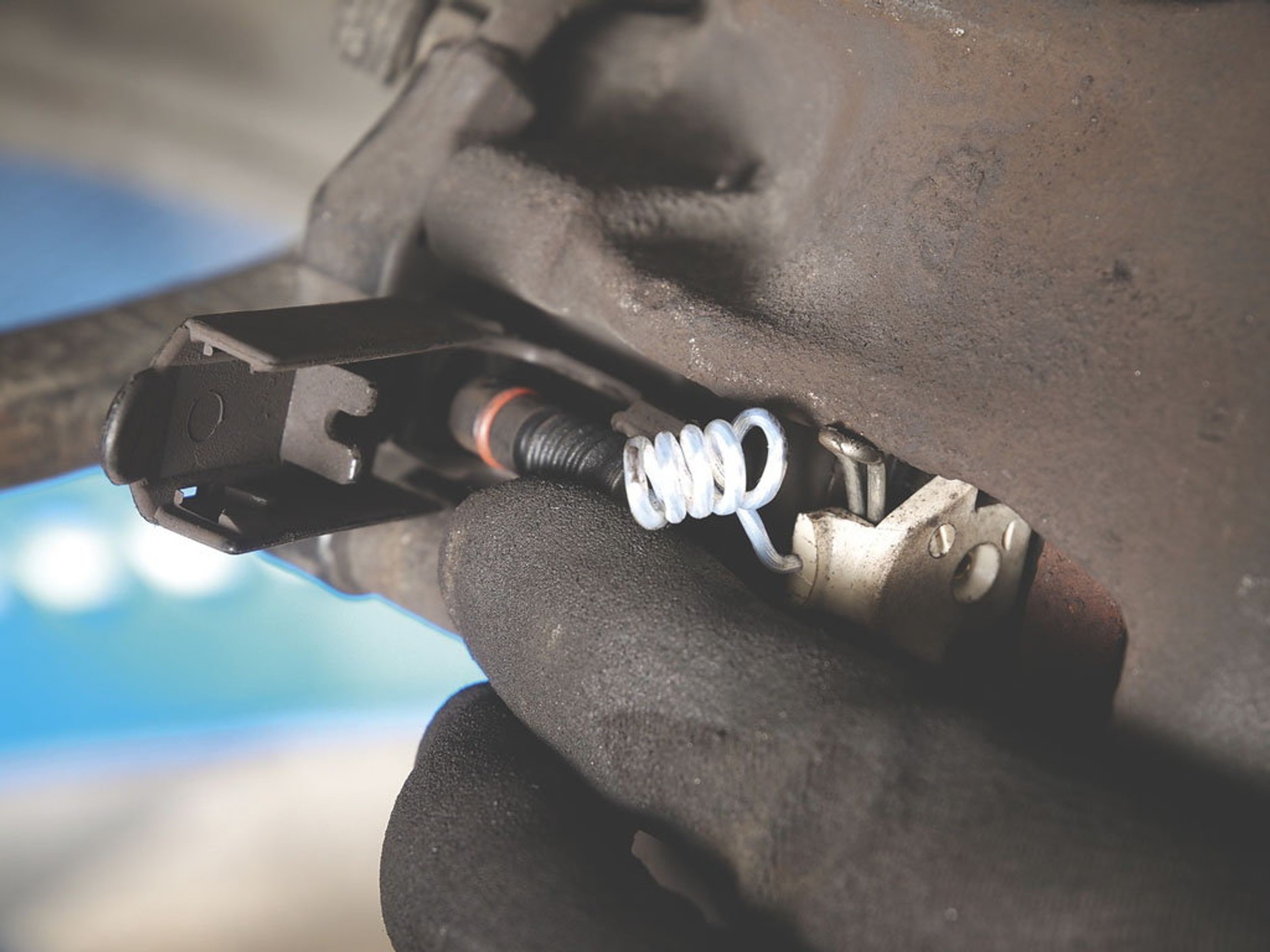 Jak samodzielnie wymienić klocki hamulcowe?