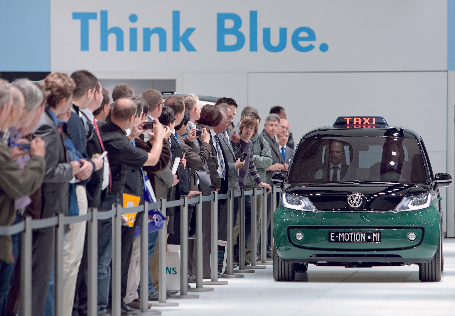 Hanower 2010: Volkswagen prezentuje elektryczną taksówkę w stylu retro
