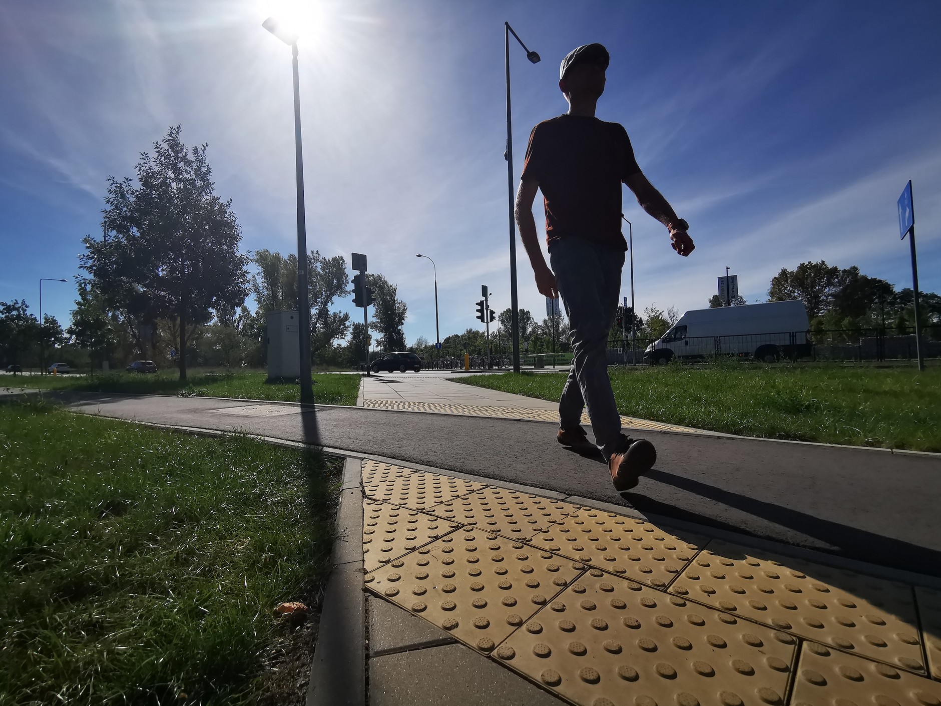 Przejście sugerowane  w tym przypadku przez drogę dla rowerów