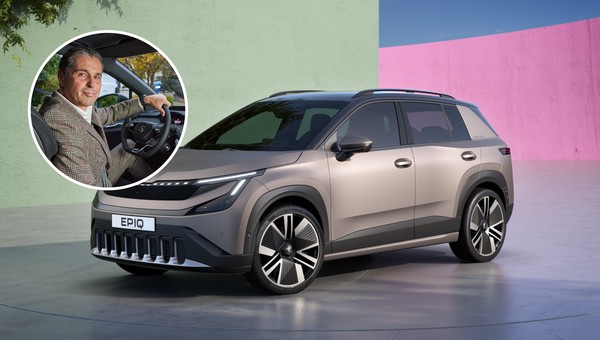 Skoda Epiq (wersja prototypowa) i prezes Skody Klaus Zellmer