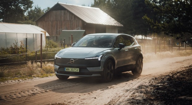 Znalazłem idealny samochód na "jednodniówki". Pierwsza jazda Volvo EX30 Cross Country
