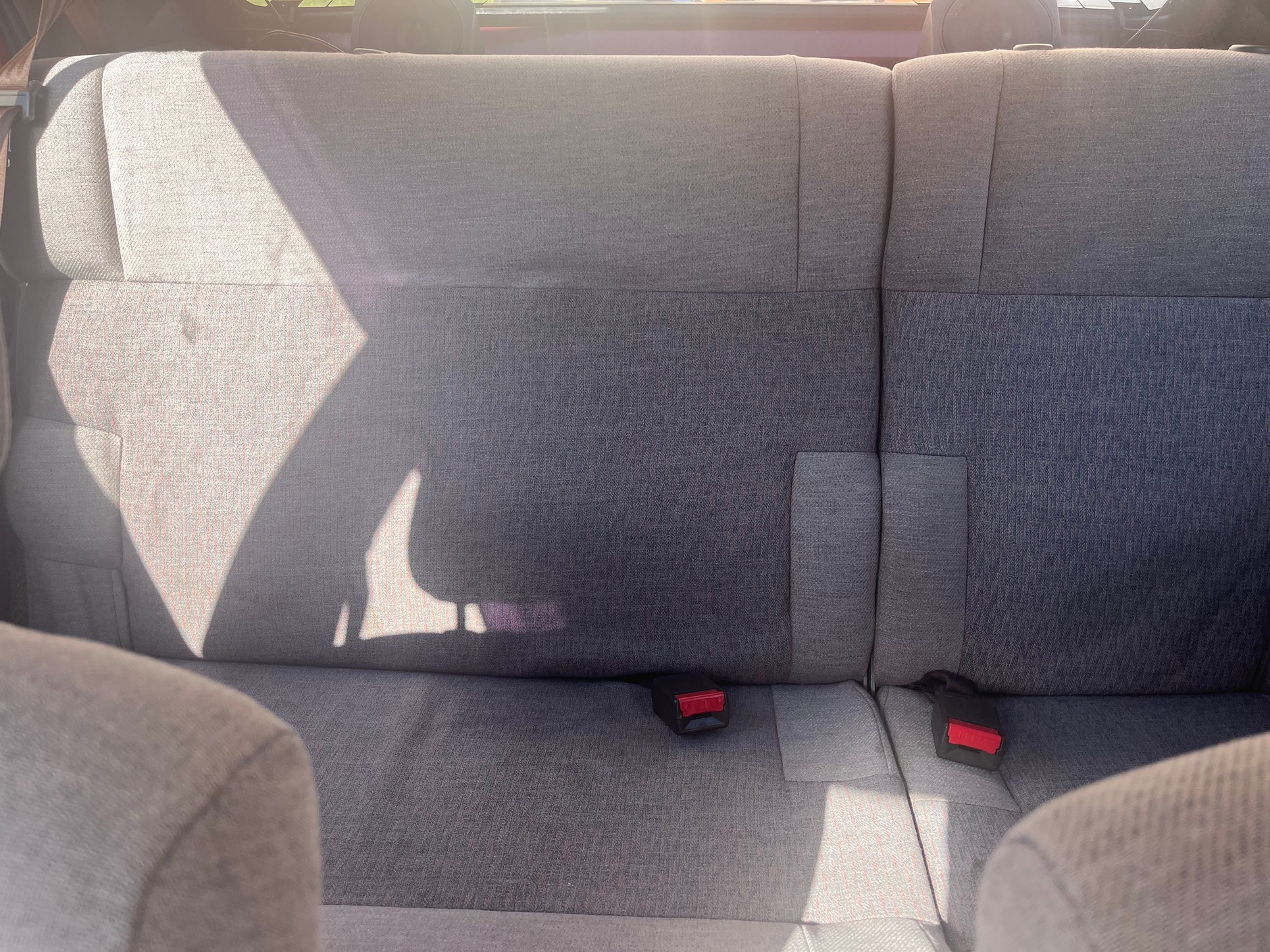 Dzielona tylna kanapa