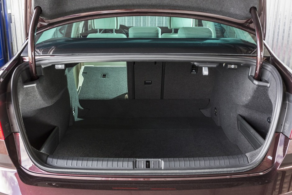 Porównanie: Mazda 6 2.0 Skyactiv-G, Mercedes C160, Skoda Superb 1.4 TSI ACT, Volkswagen Passat 1.4 TSI ACT