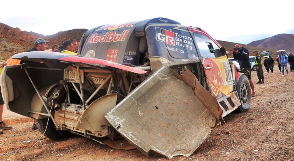 Zdemolowana Toyota Nassera Al-Attiyaha