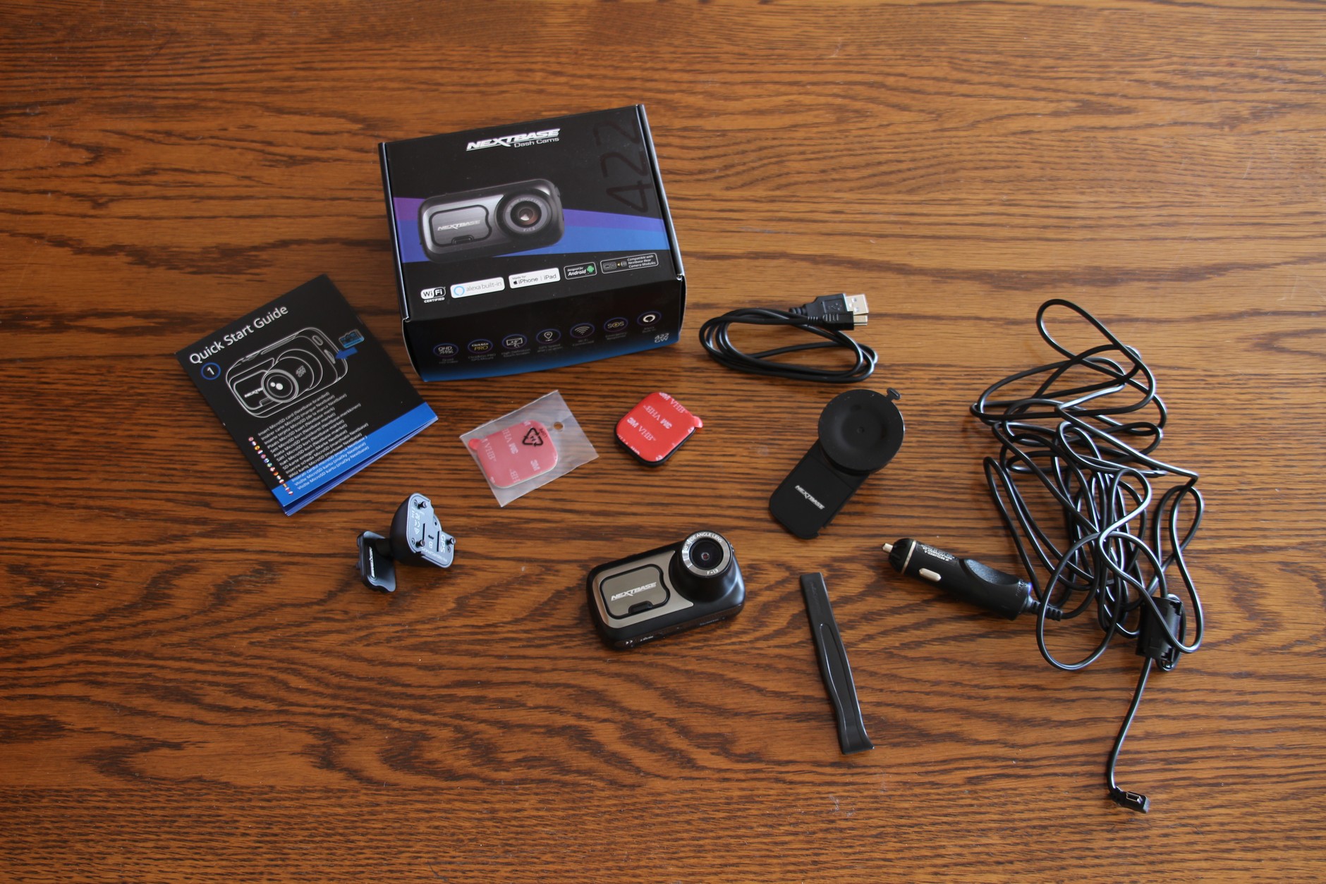 Kamera samochodowa Nextbase 422GW - zawartość opakowania