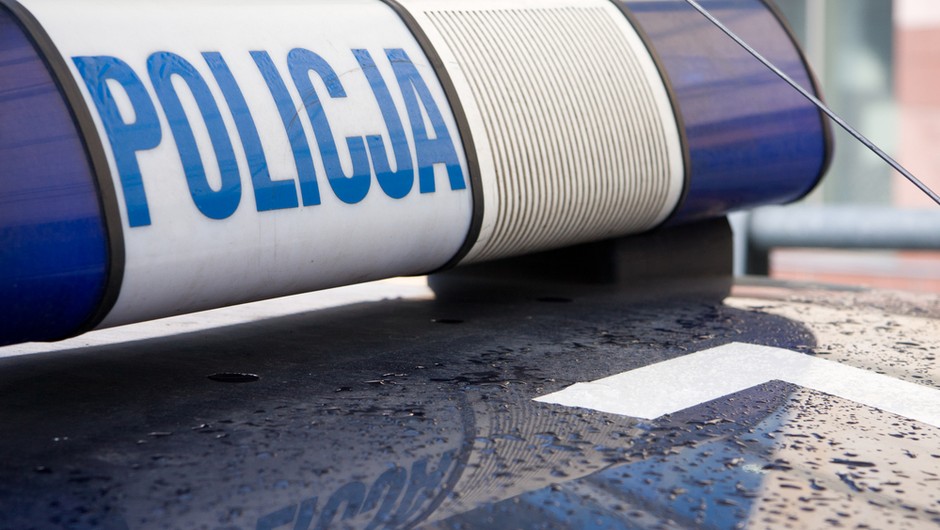 Policjanci dostali zgłoszenie. Kierowcy drogę zablokowali przechodnie