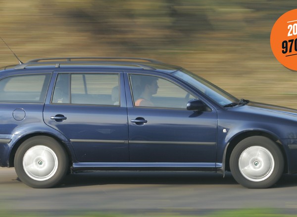 Kombi z dużym kufrem i benzyniakiem