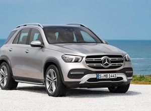Stracił palec w Mercedesie. Funkcja domykania drzwi na cenzurowanym