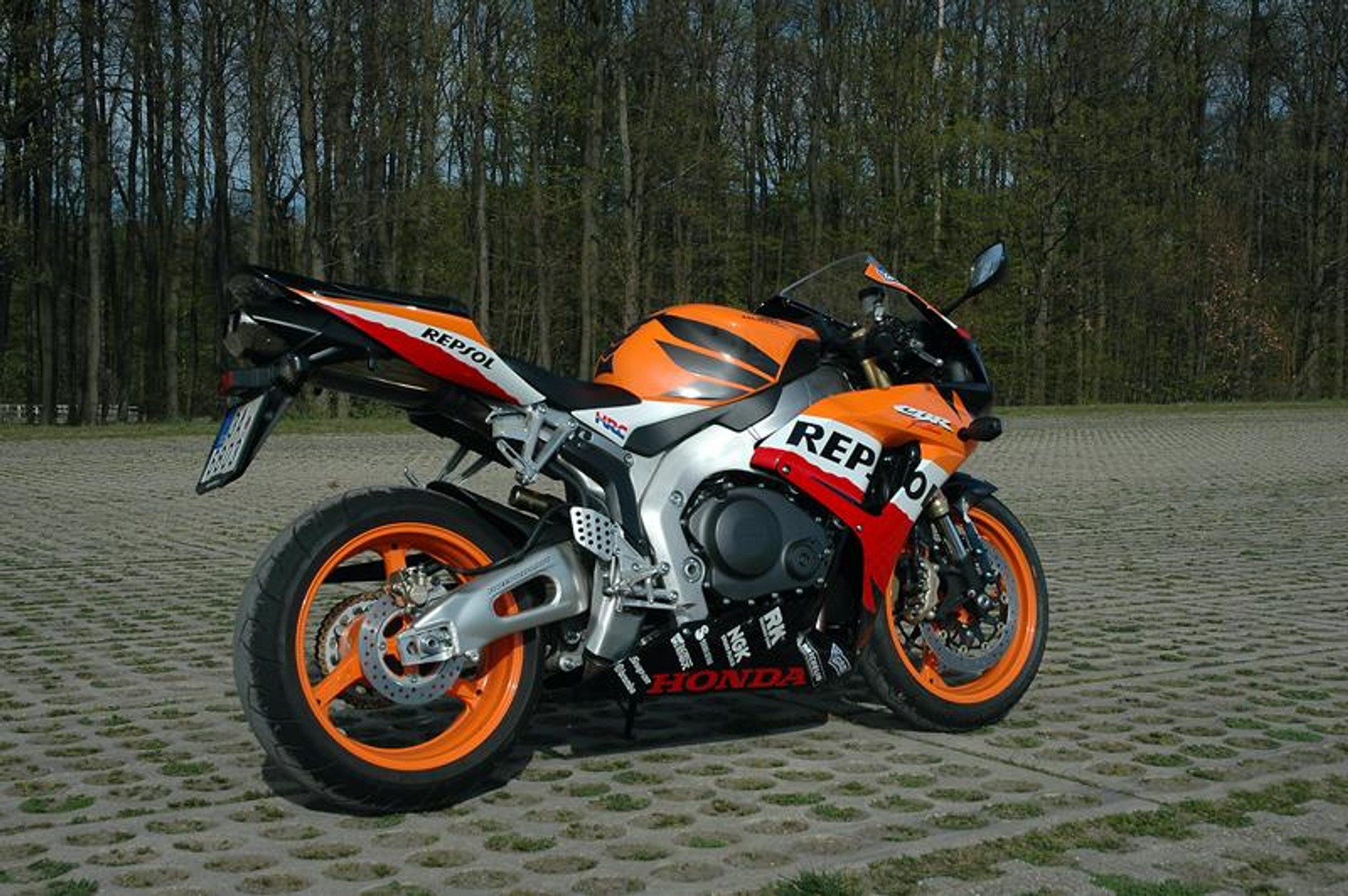 Honda CBR1000RR Fireblade Repsol replika (test)
