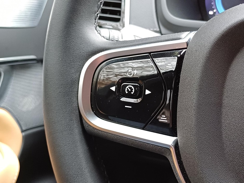 Volvo XC90 B5