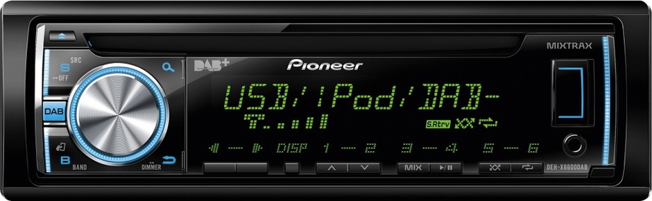 Pioneer DEH-X6600DAB jest sensownie wyposażony. Przydadzą się dwie pary wyjść do podłączenia oddzielnego wzmacniacza.