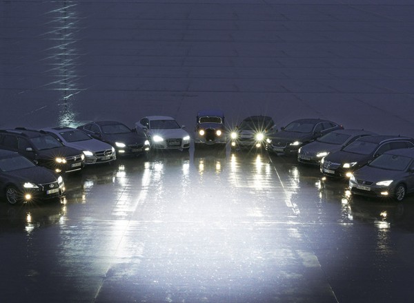 Porównanie świateł samochodowych: sprawdzamy, jak w praktyce działają: halogen, ksenon oraz lampa LED