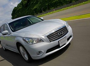 Infiniti M35h – Szybko i oszczędnie?