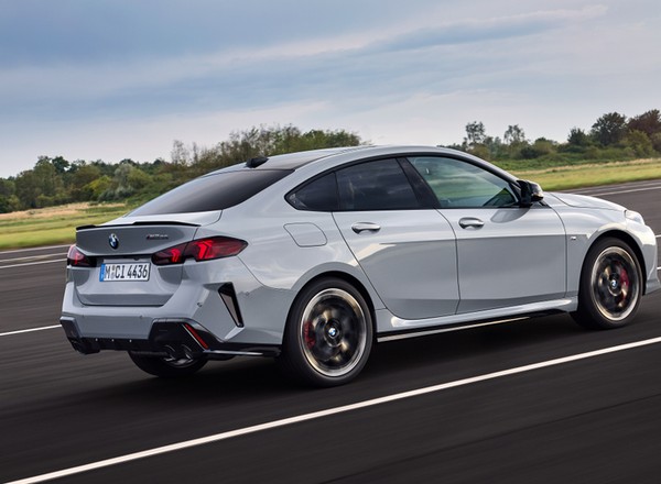 Nowe BMW serii 2 Gran Coupe oficjalnie. Lepsze prowadzenie i multimodalna obsługa