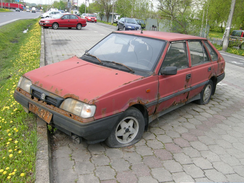 W czerwcu 2024 z rządowych baz danych wykreślono auta, które od ponad 10 lat nie miały przeglądu ani ubezpieczenia.