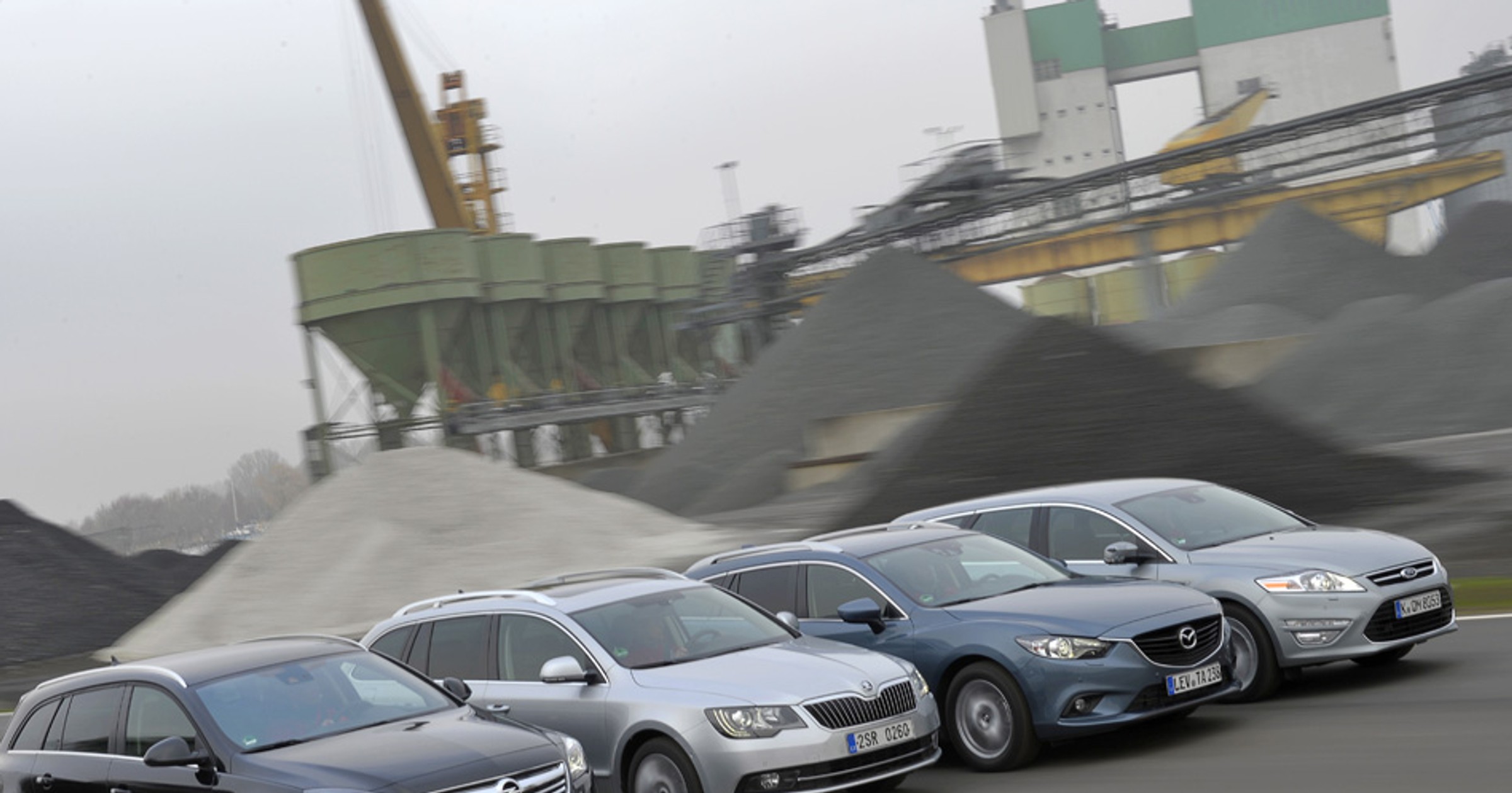 Porównanie | Ford Mondeo, Mazda 6, Opel Insignia, Skoda Superb
