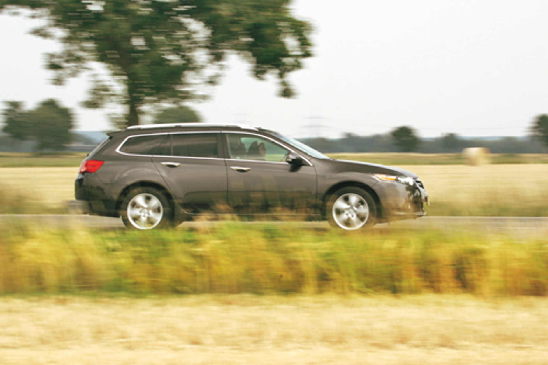 Honda Accord, Mazda 6 i Citroen C5 kontra VW Passat - Porównanie 4 kombi klasy średniej