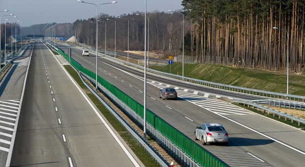 Autostrada A2 będzie miała trzy pasy. Jest termin