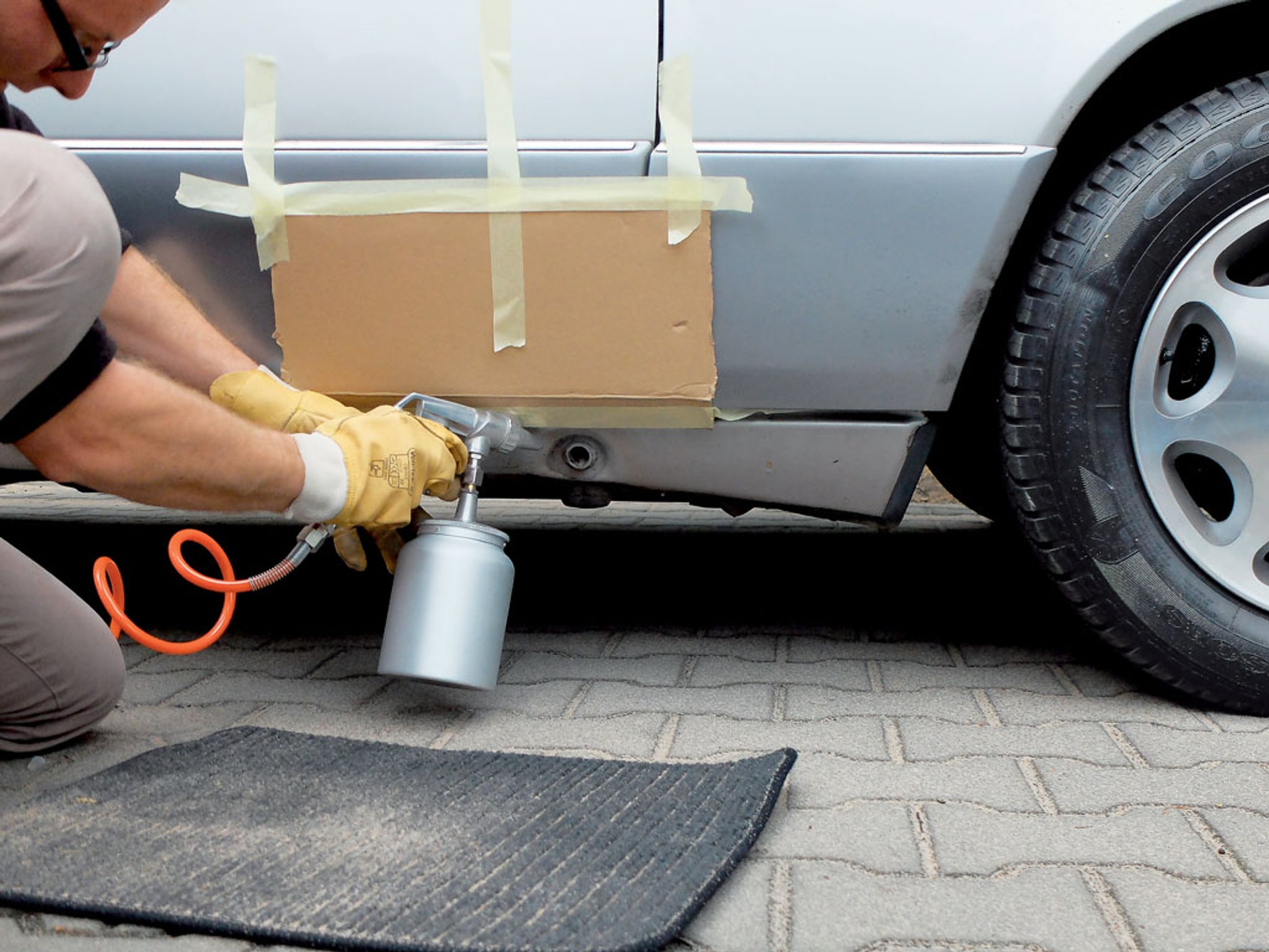 Usuwamy rdzę i zabezpieczamy blachę